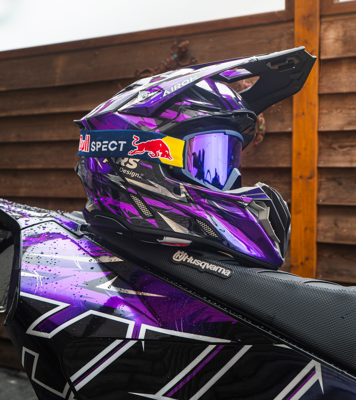 FULL CUSTOM - HELMET GRAPHICS